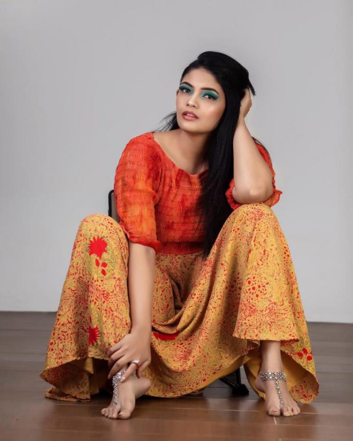 Actress Kalpika Ganesh Photo Gallery - Sakshi6