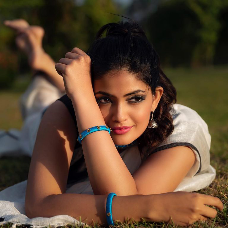 Actress Kalpika Ganesh Photo Gallery - Sakshi8