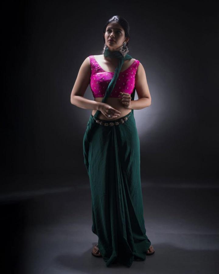Actress Kalpika Ganesh Photo Gallery - Sakshi27
