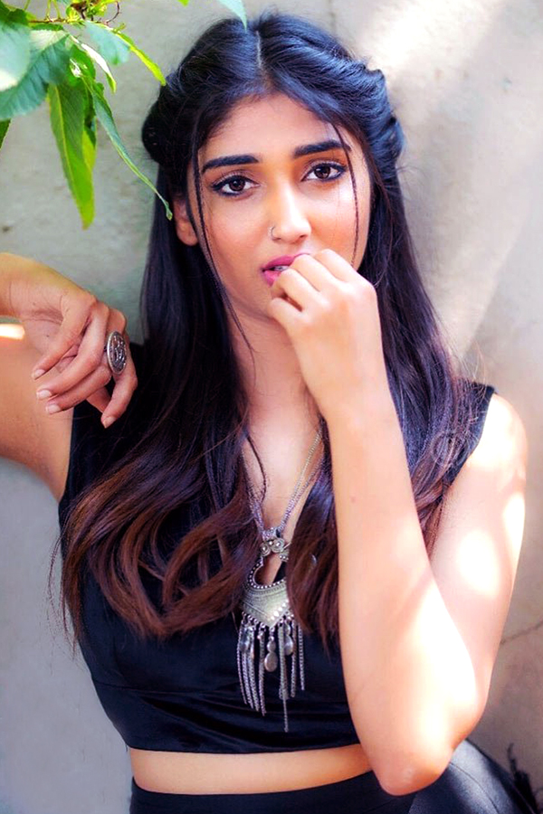 Heroine Priya Vadlamani Exclusive Photo Gallery - Sakshi11