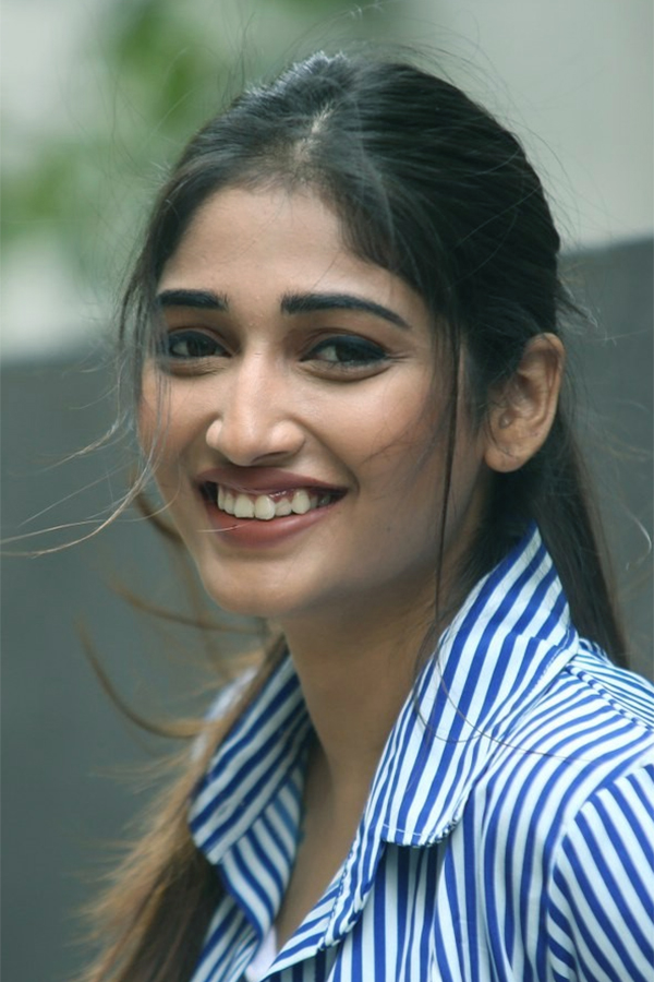 Heroine Priya Vadlamani Exclusive Photo Gallery - Sakshi35