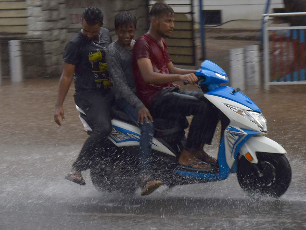 Heavy rains in hyderabad Photo Gallery - Sakshi11