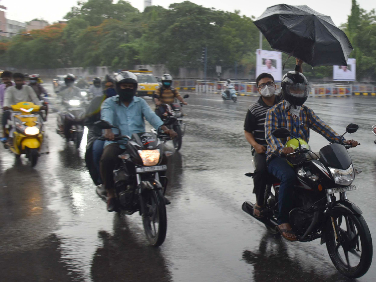 Heavy rains in hyderabad Photo Gallery - Sakshi12