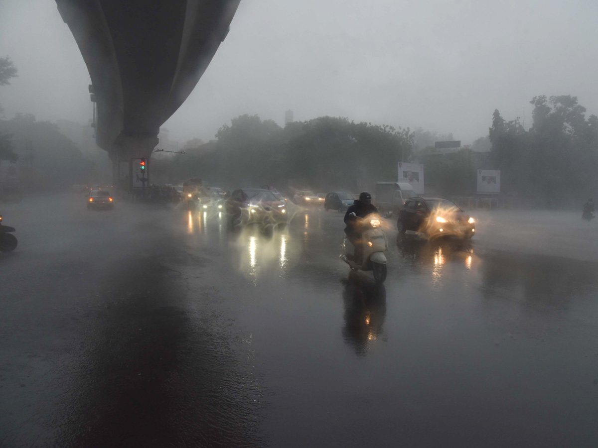 Heavy rains in hyderabad Photo Gallery - Sakshi13