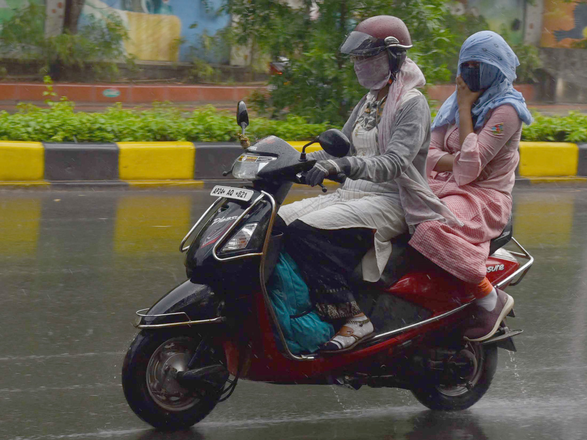 Heavy rains in hyderabad Photo Gallery - Sakshi14