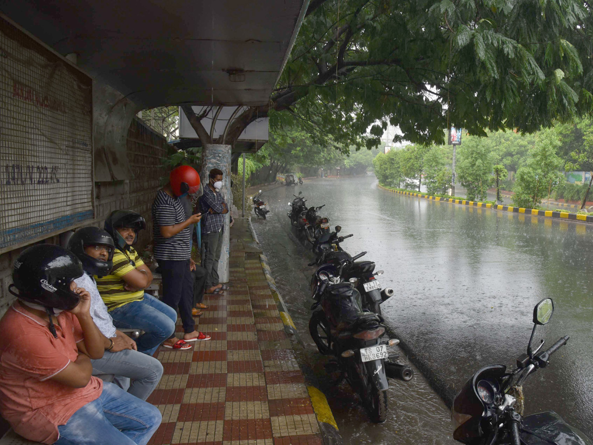 Heavy rains in hyderabad Photo Gallery - Sakshi15