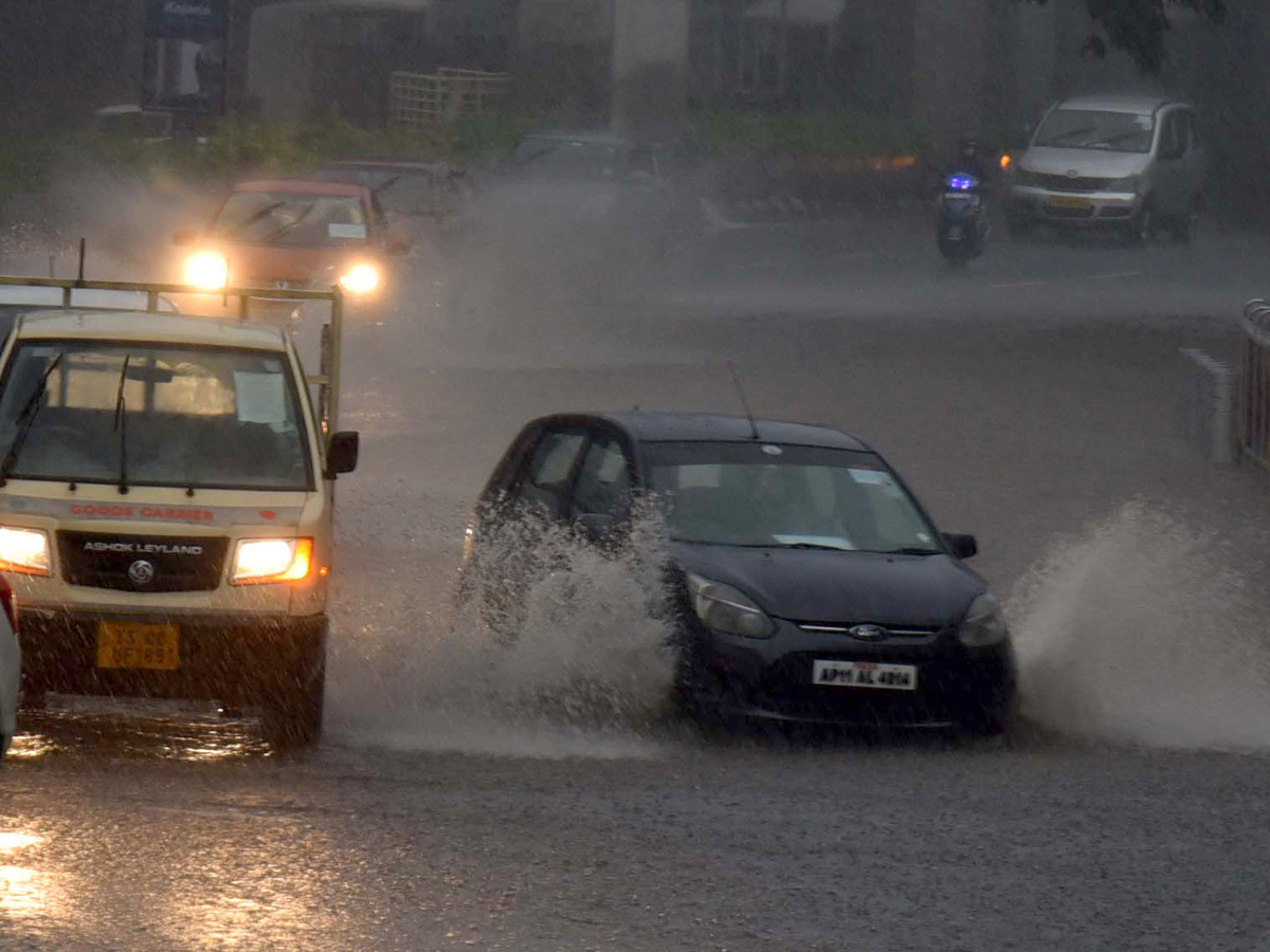 Heavy rains in hyderabad Photo Gallery - Sakshi1