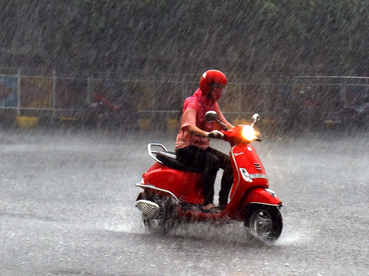 Heavy rains in hyderabad Photo Gallery - Sakshi4