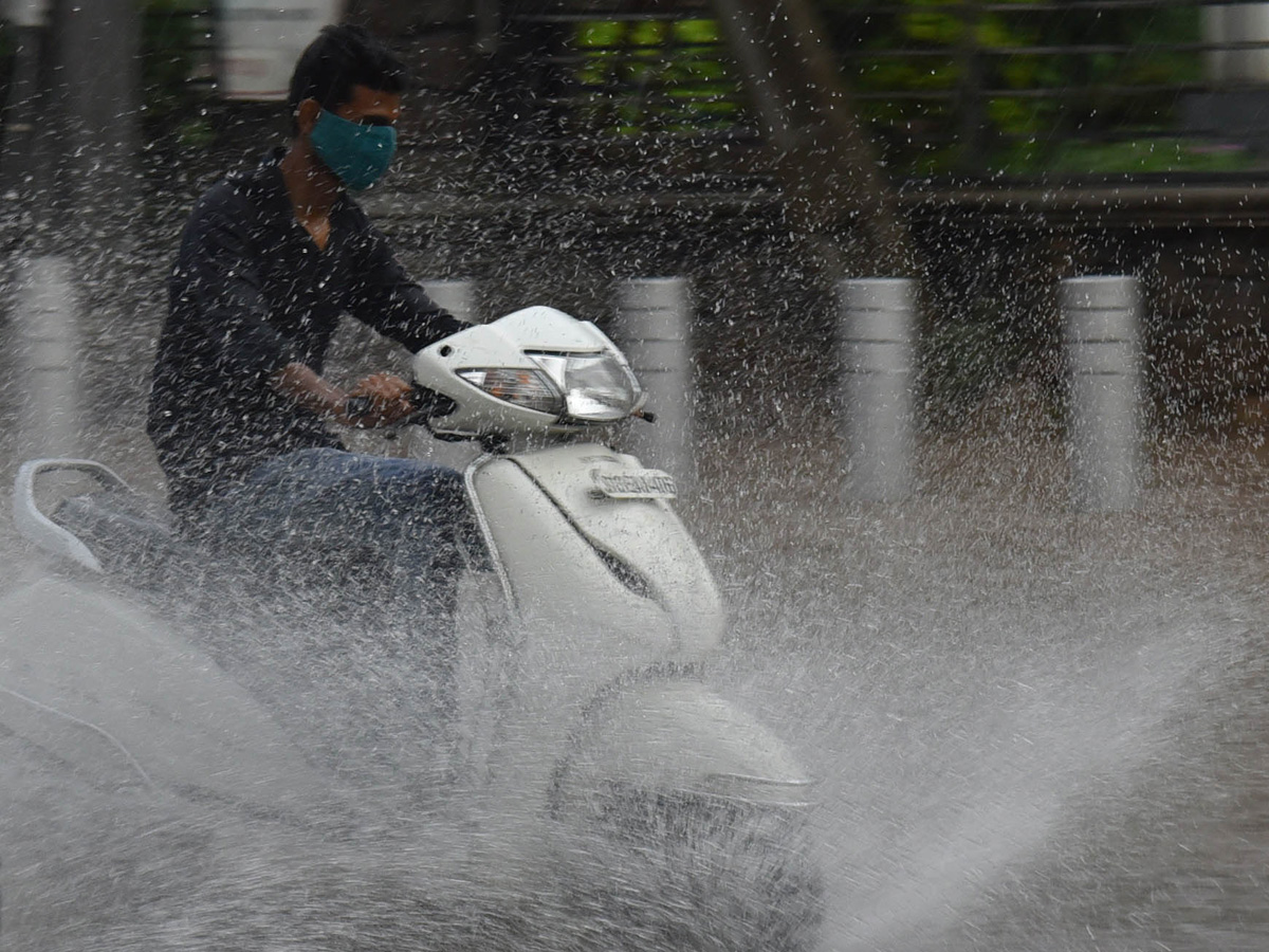 Heavy rains in hyderabad Photo Gallery - Sakshi9