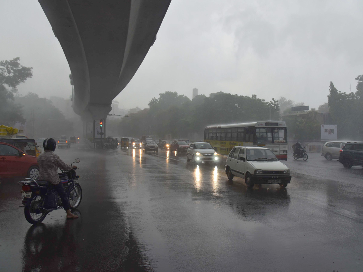 Heavy rains in hyderabad Photo Gallery - Sakshi10