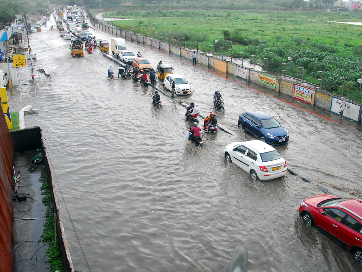 heavy rain in hyderabad photo gallery - Sakshi1