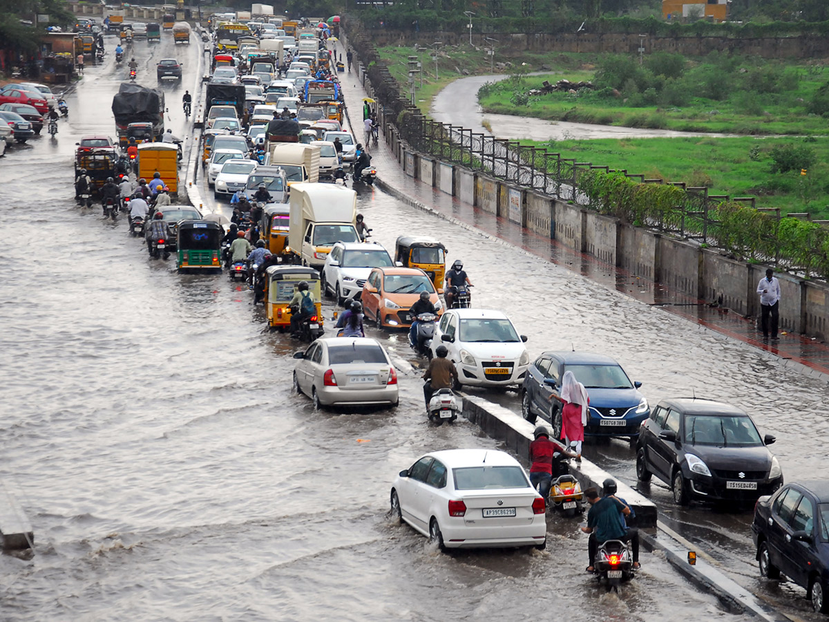 heavy rain in hyderabad photo gallery - Sakshi17