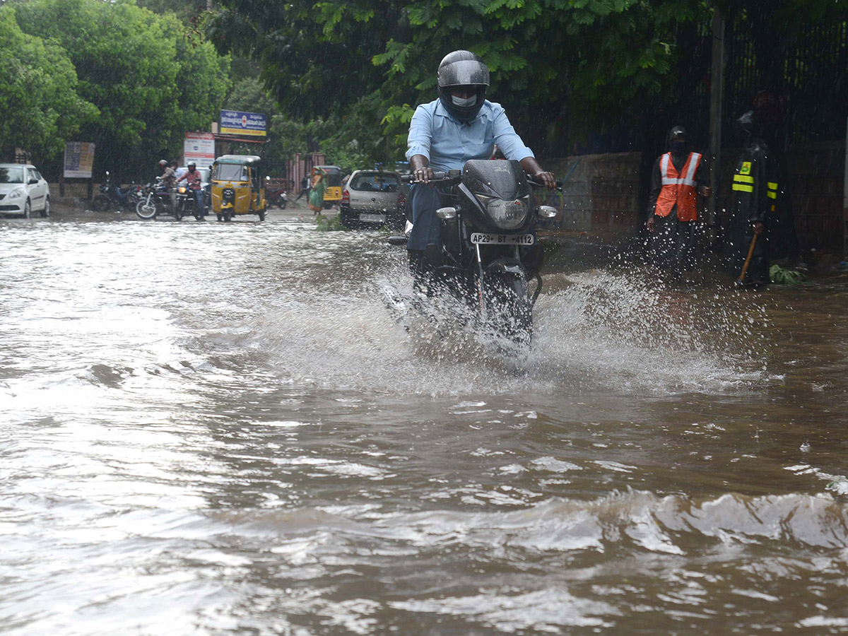 heavy rain in hyderabad photo gallery - Sakshi19