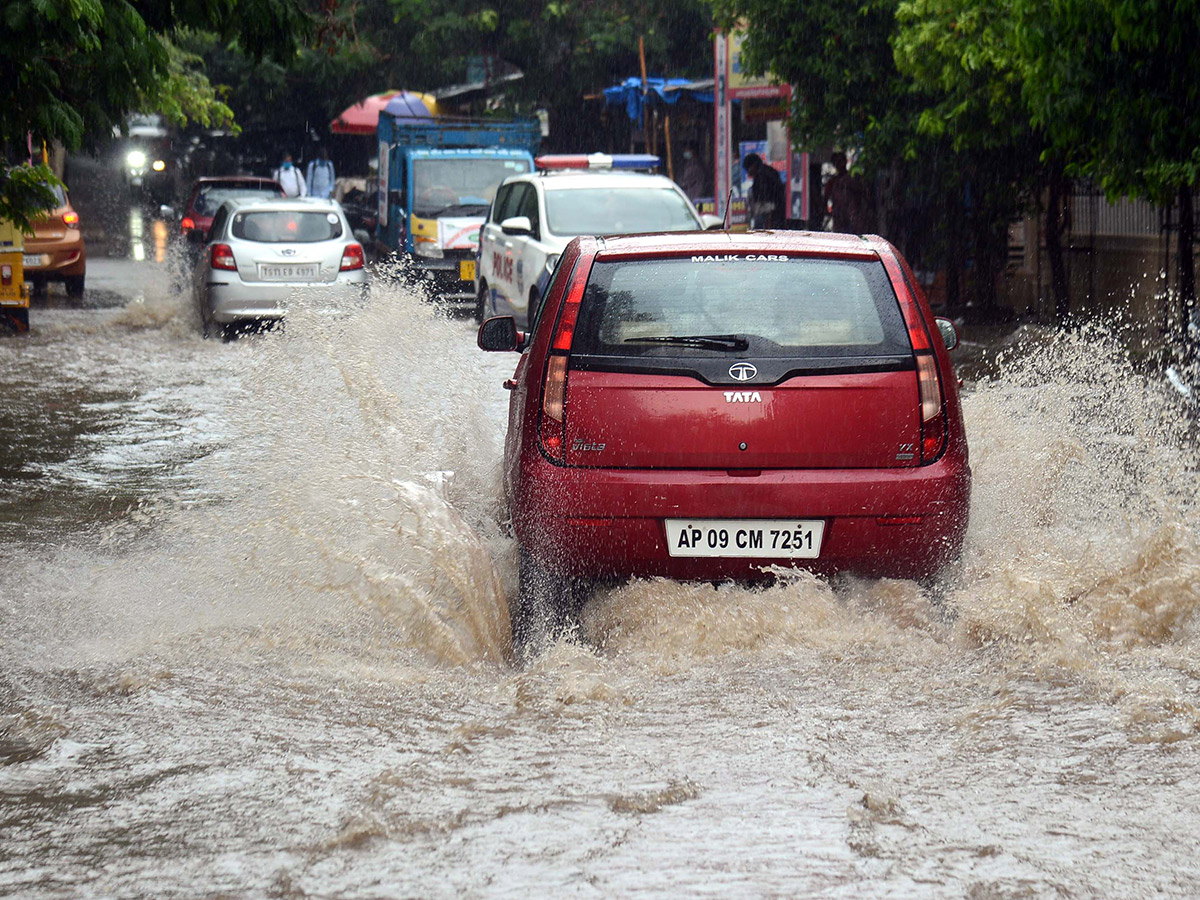 heavy rain in hyderabad photo gallery - Sakshi20