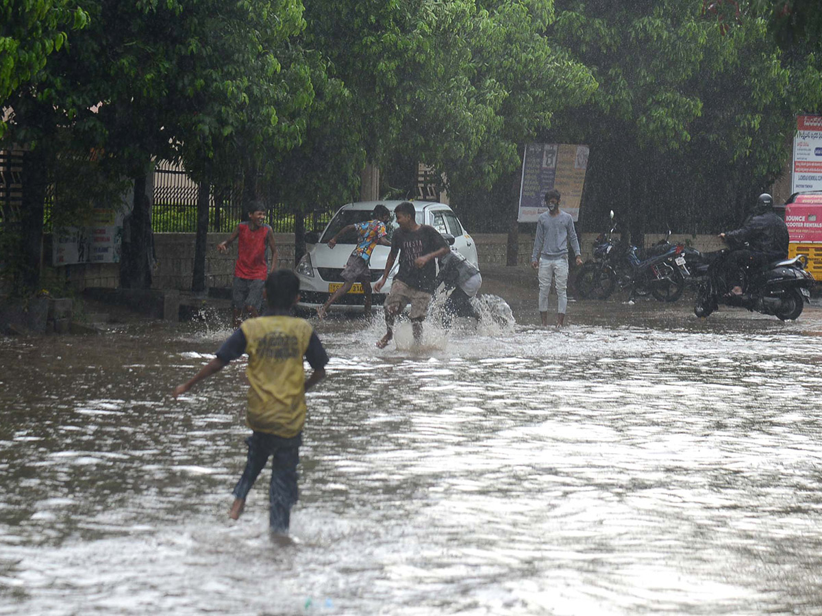 heavy rain in hyderabad photo gallery - Sakshi22