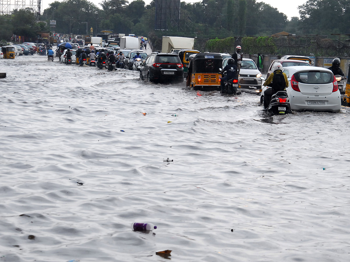 heavy rain in hyderabad photo gallery - Sakshi3