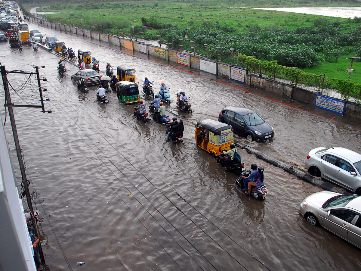 heavy rain in hyderabad photo gallery - Sakshi4