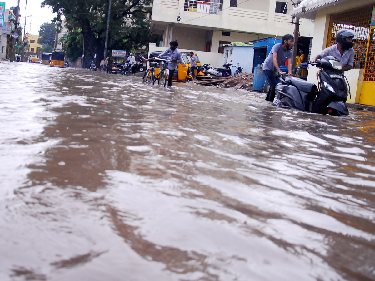 heavy rain in hyderabad photo gallery - Sakshi5
