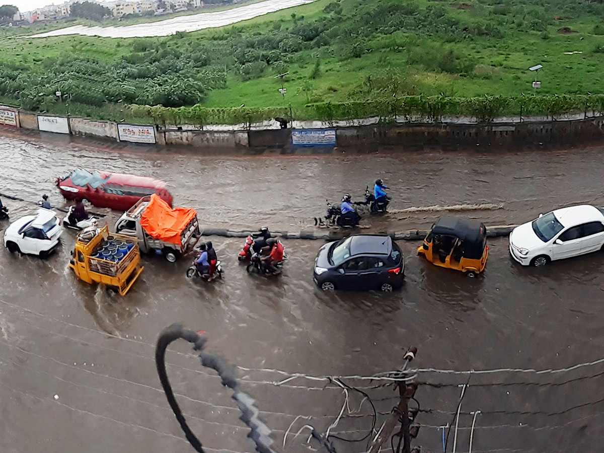 heavy rain in hyderabad photo gallery - Sakshi6