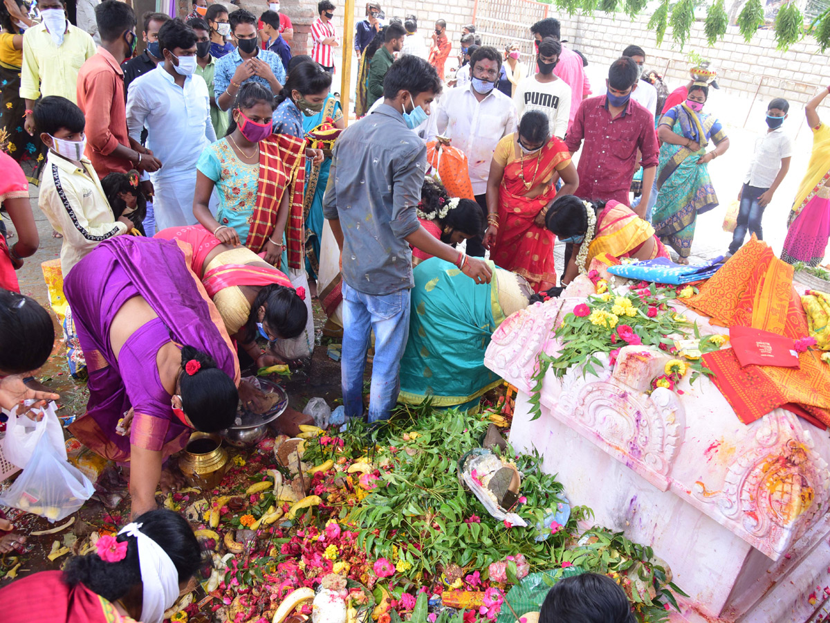 bonalu in hyderabad 2020 Photo Gallery - Sakshi3