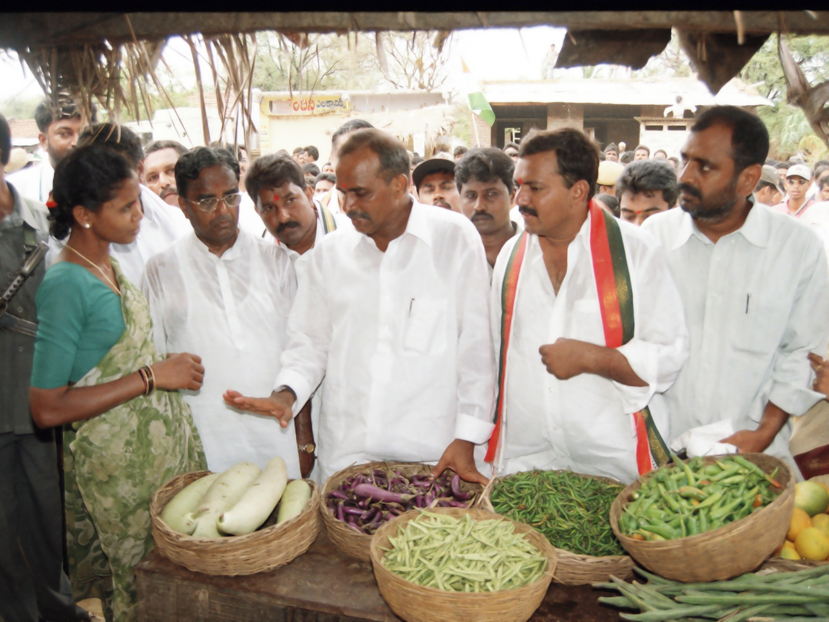 YS RajaShekar Reddy Padayatra Rare Photos Gallery - Sakshi11