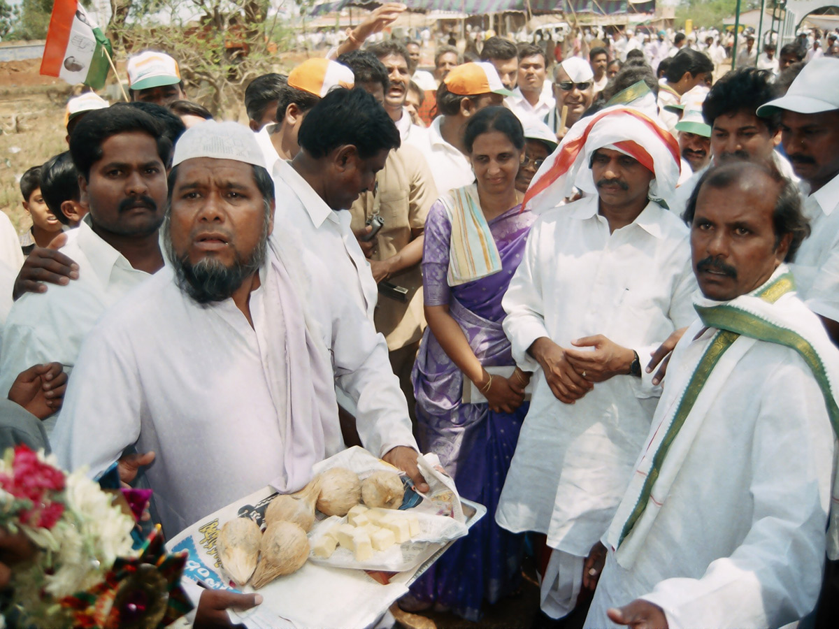 YS RajaShekar Reddy Padayatra Rare Photos Gallery - Sakshi19