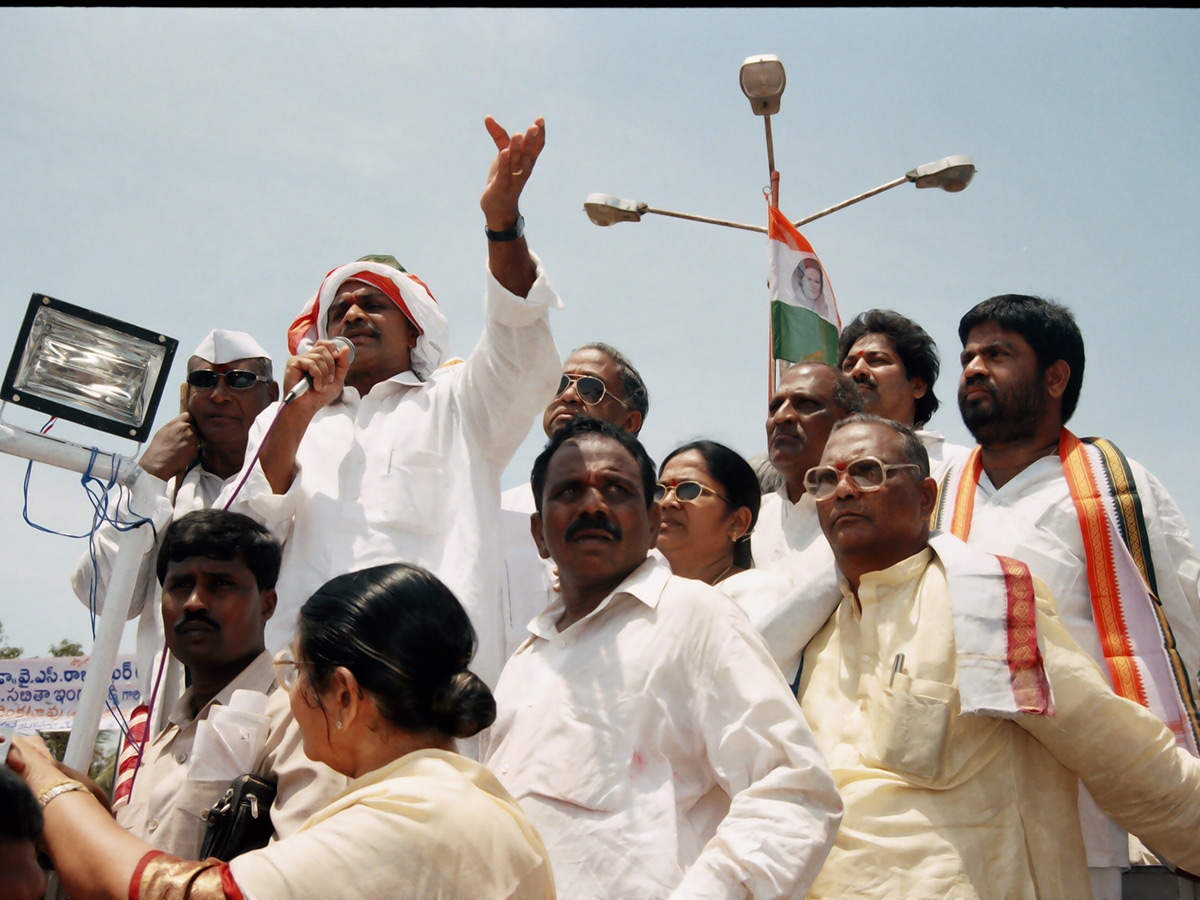 YS RajaShekar Reddy Padayatra Rare Photos Gallery - Sakshi20