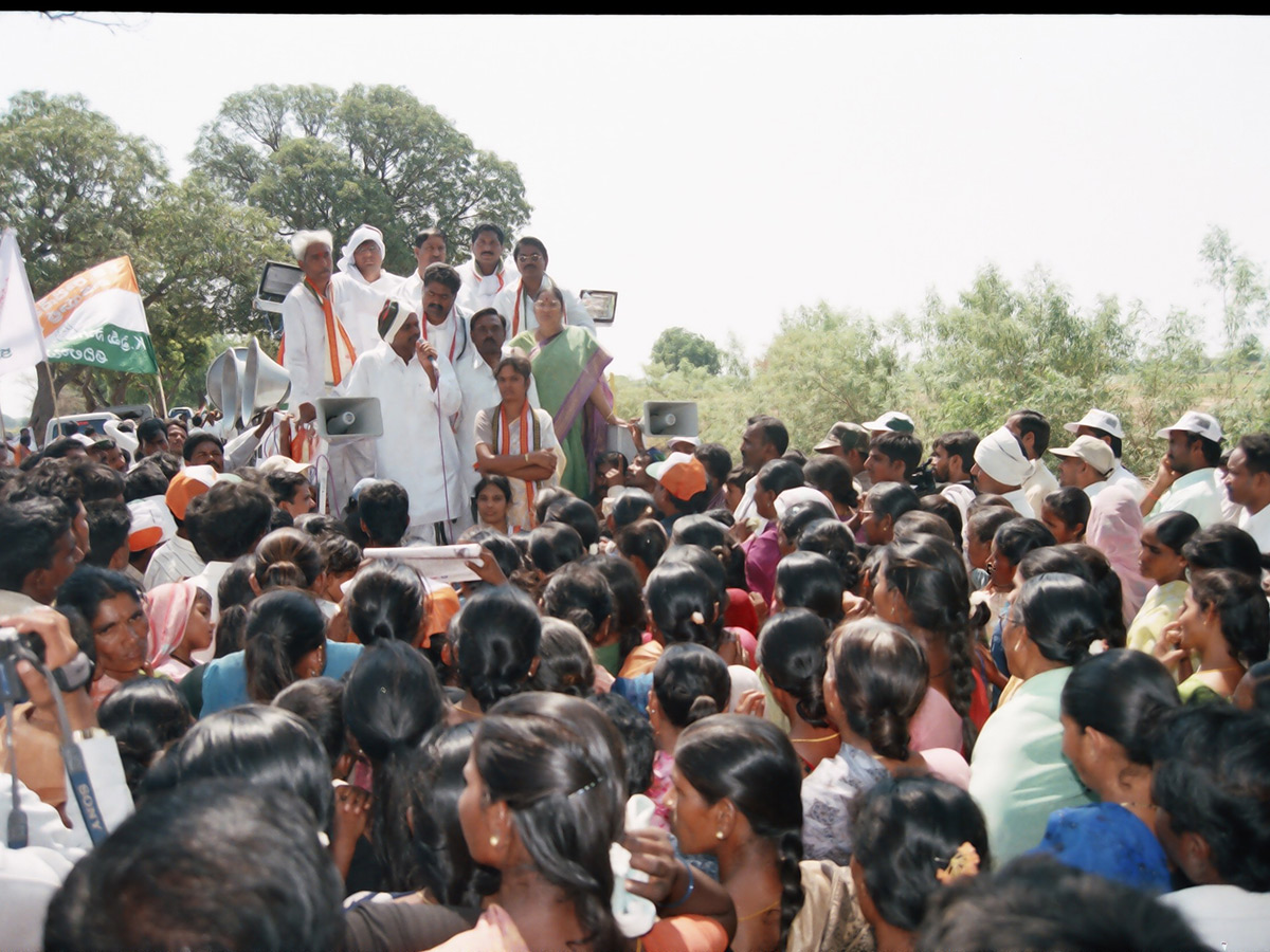 YS RajaShekar Reddy Padayatra Rare Photos Gallery - Sakshi29