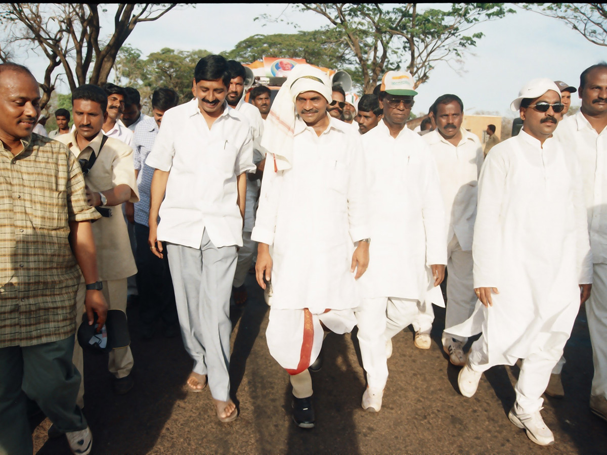 YS RajaShekar Reddy Padayatra Rare Photos Gallery - Sakshi40