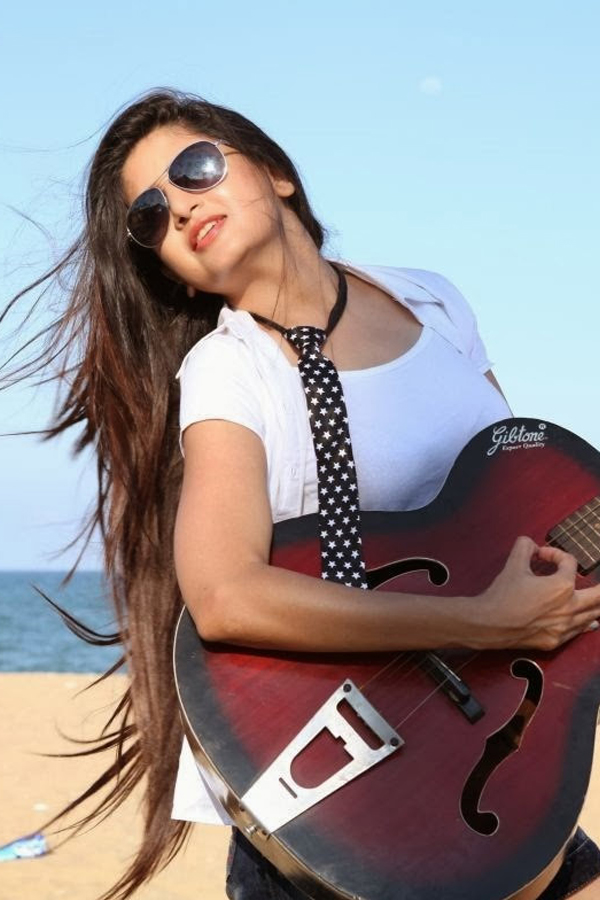Actress Poonam Kaur exclusive photos gallery - Sakshi42