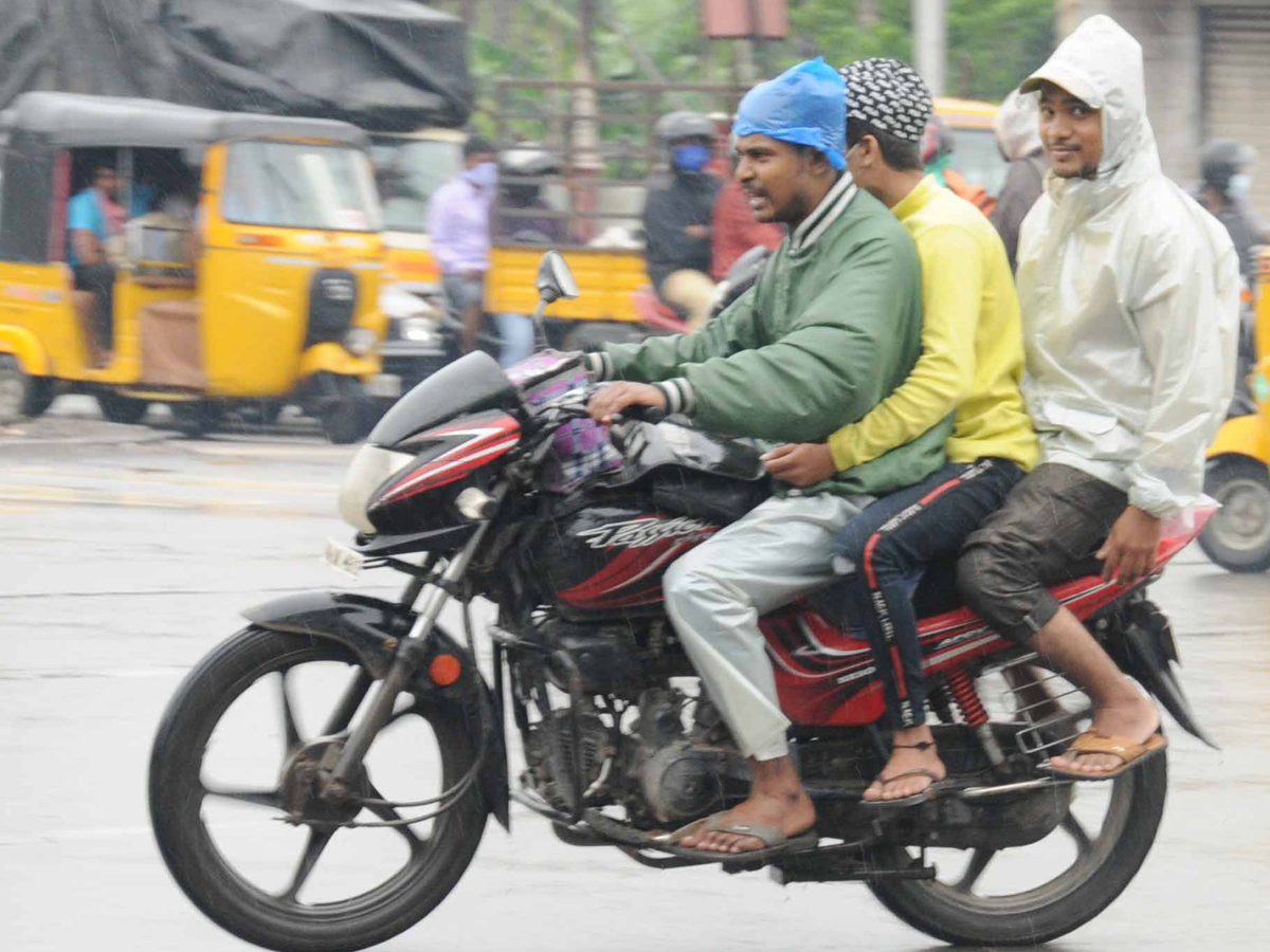 heavy rains in hyderabad Photo Gallery - Sakshi16