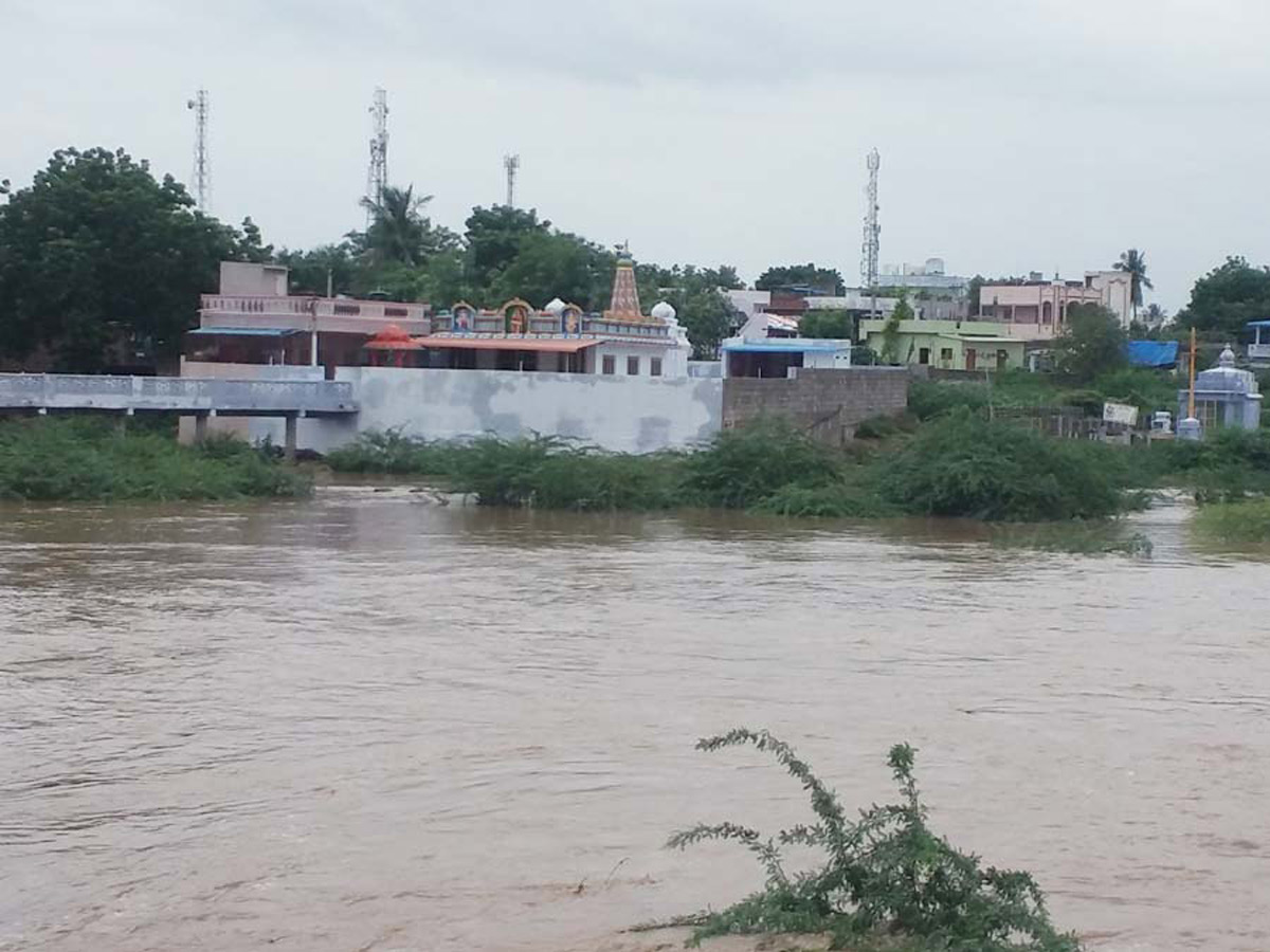 Heavy Water Inflow in Krishna Rivers vijayawada photo gallery - Sakshi21