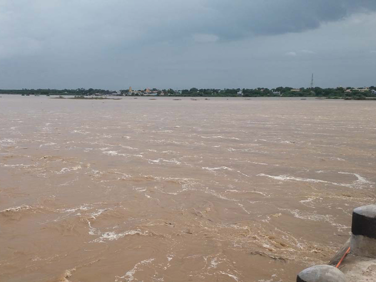 Heavy Water Inflow in Krishna Rivers vijayawada photo gallery - Sakshi23