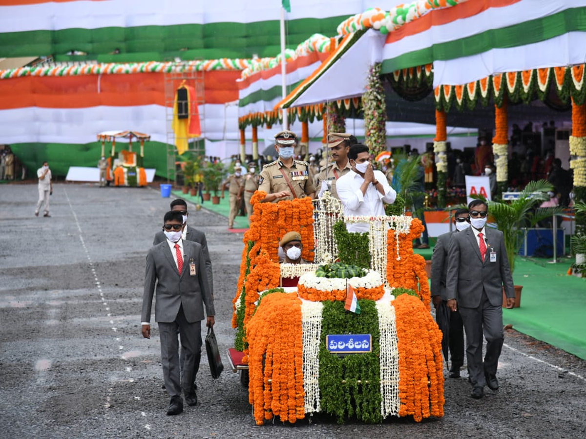 ap cm ys jagan mohan reddy flag hoisting vijayawada Photo Gallery - Sakshi10