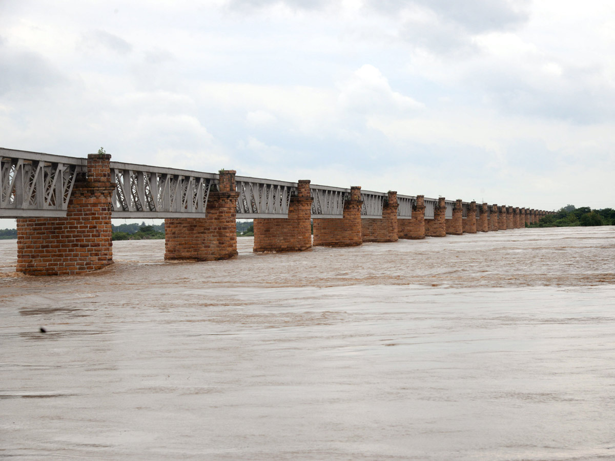 Godavari River Water Level Heavy Rains In Rajahmundry  - Sakshi31
