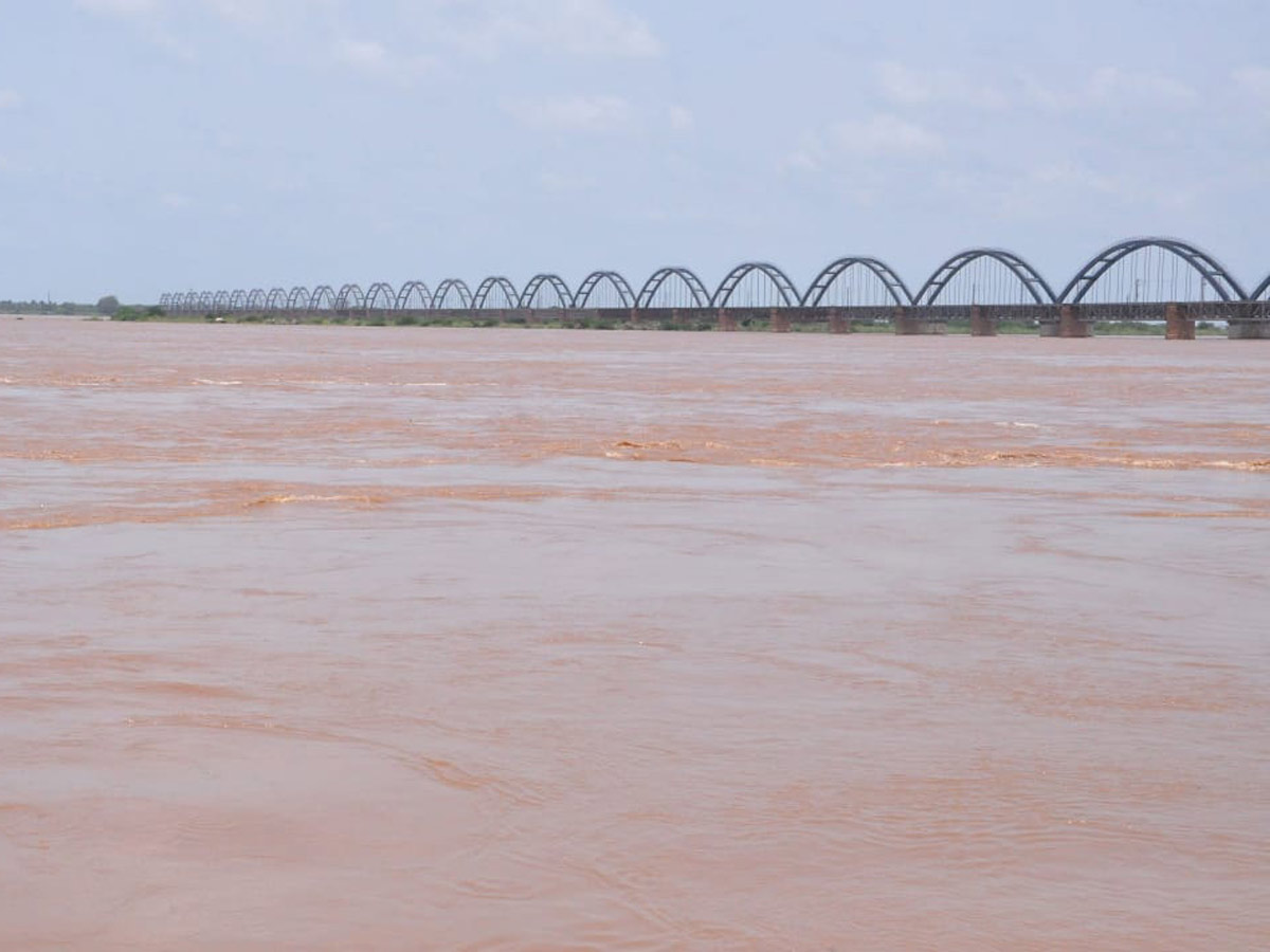 Godavari River Water Level Heavy Rains In Rajahmundry  - Sakshi47