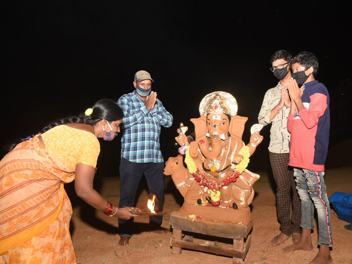 vinayaka chaturthi nimajjanam Photo Gallery - Sakshi25