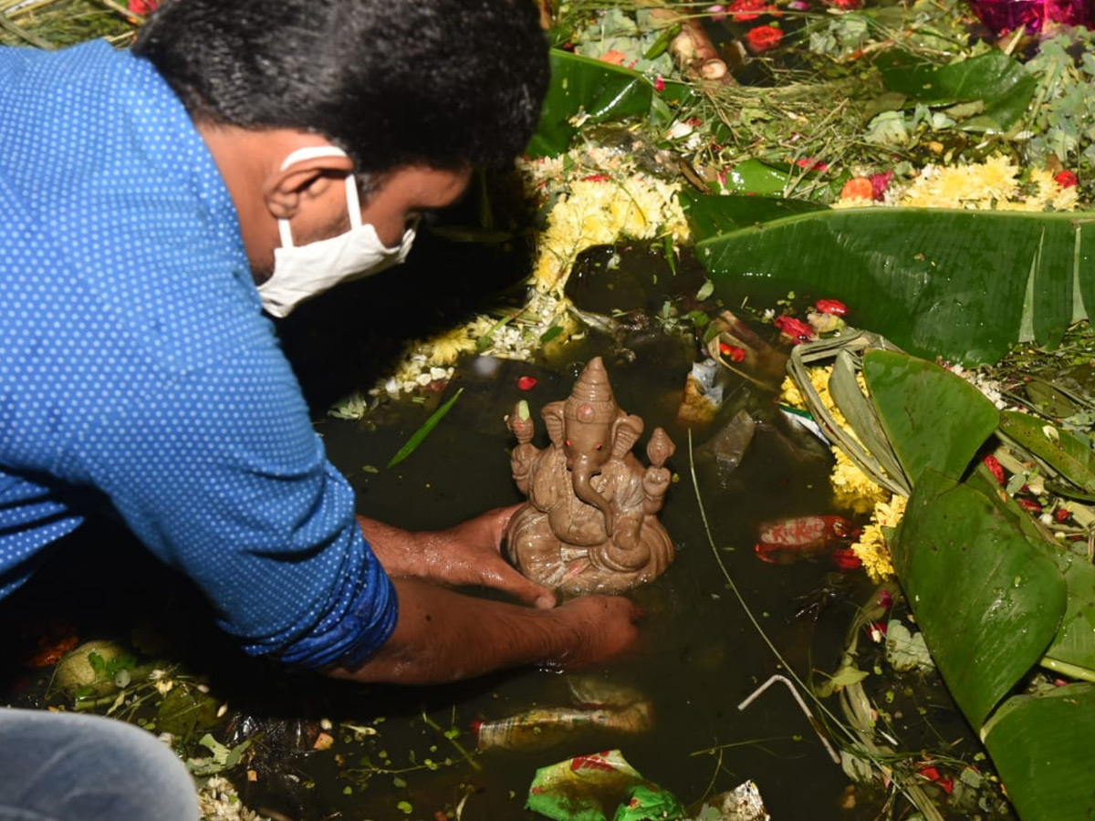 vinayaka chaturthi nimajjanam Photo Gallery - Sakshi26