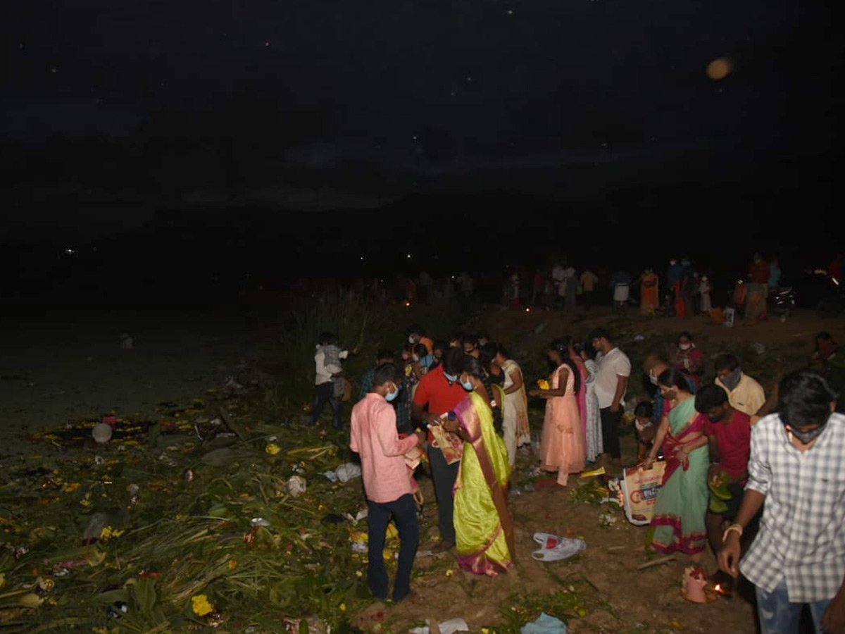 vinayaka chaturthi nimajjanam Photo Gallery - Sakshi27