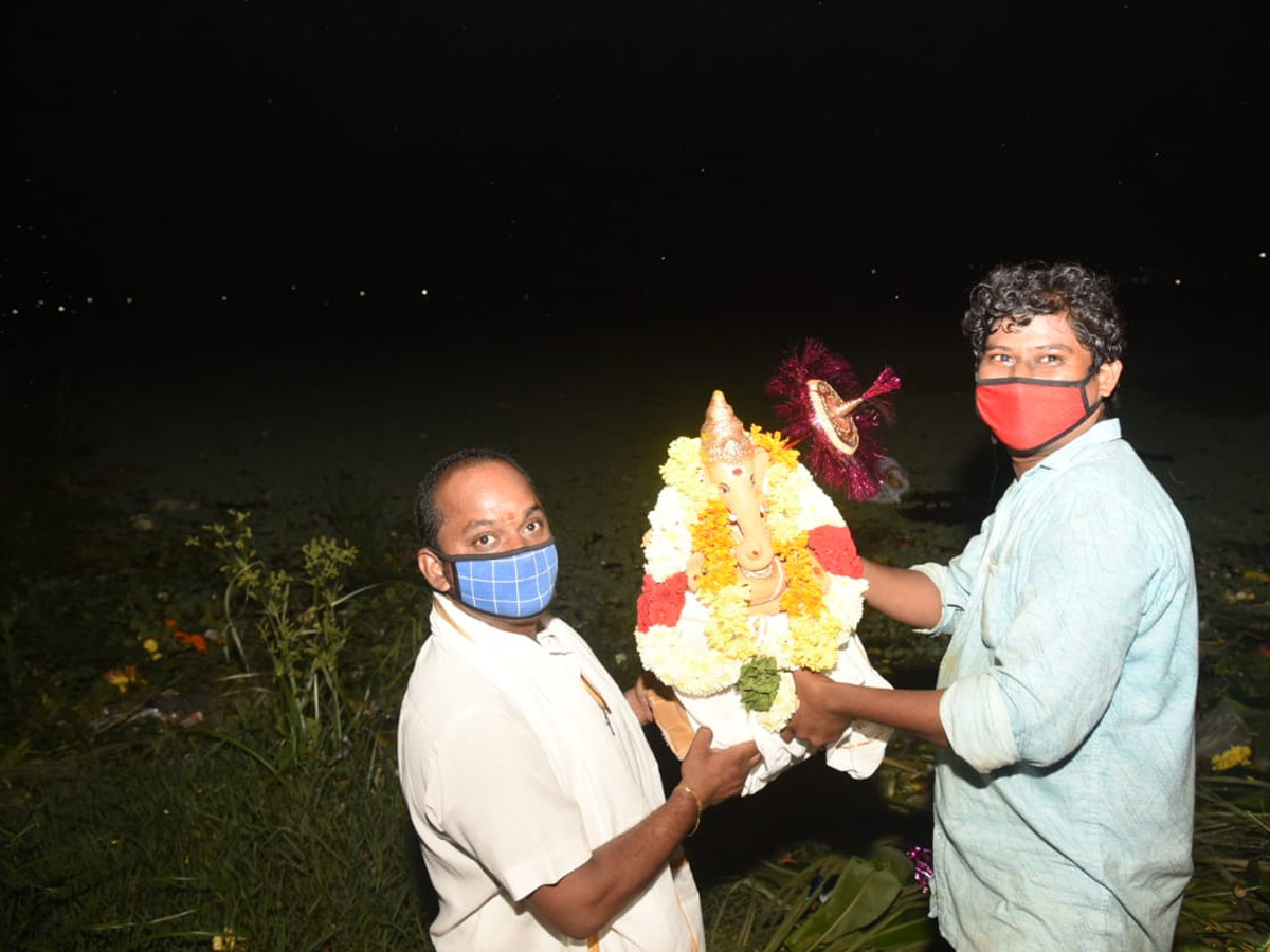 vinayaka chaturthi nimajjanam Photo Gallery - Sakshi28