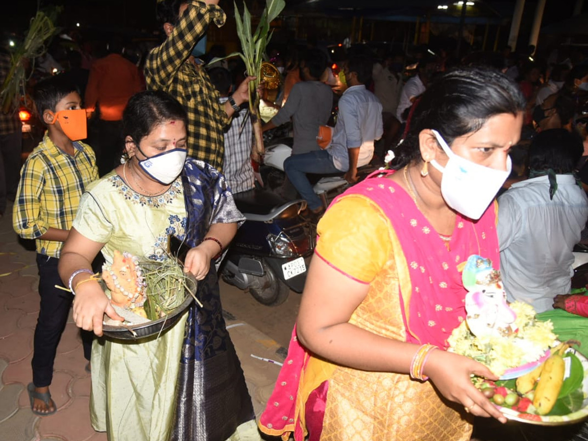 vinayaka chaturthi nimajjanam Photo Gallery - Sakshi31