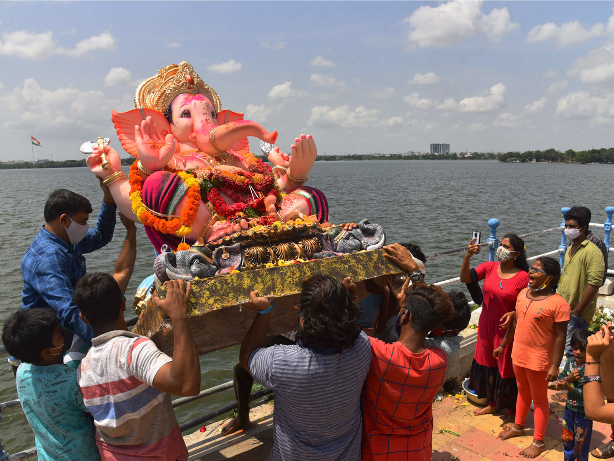 Ganesh Nimajjanam in Tank Bund Photo Gallery - Sakshi21
