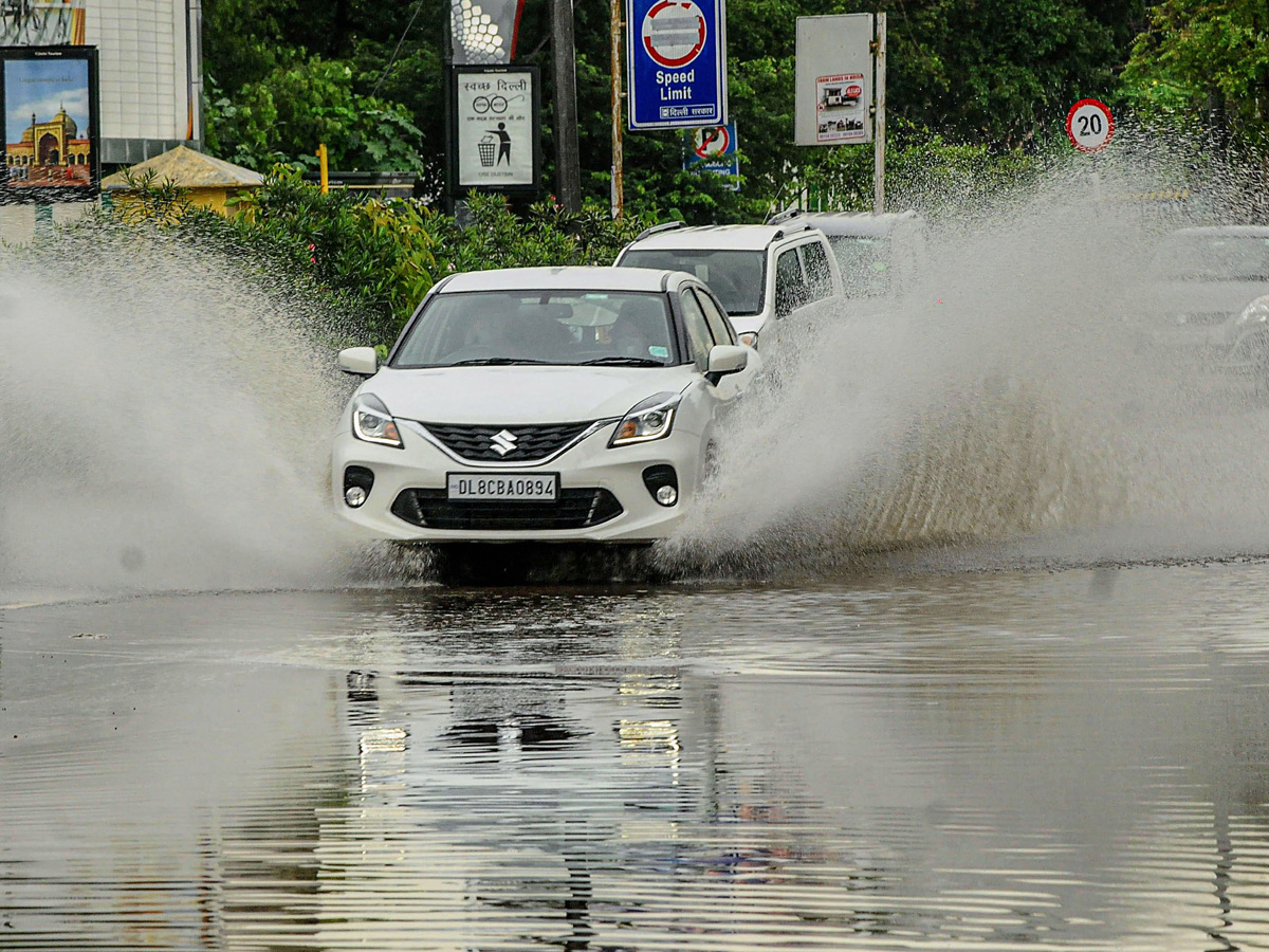 Heavy rains lash Delhi Photo Gallery - Sakshi2