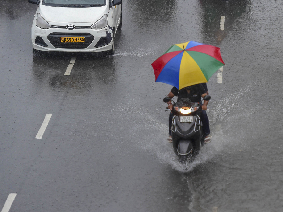 Heavy rains lash Delhi Photo Gallery - Sakshi11