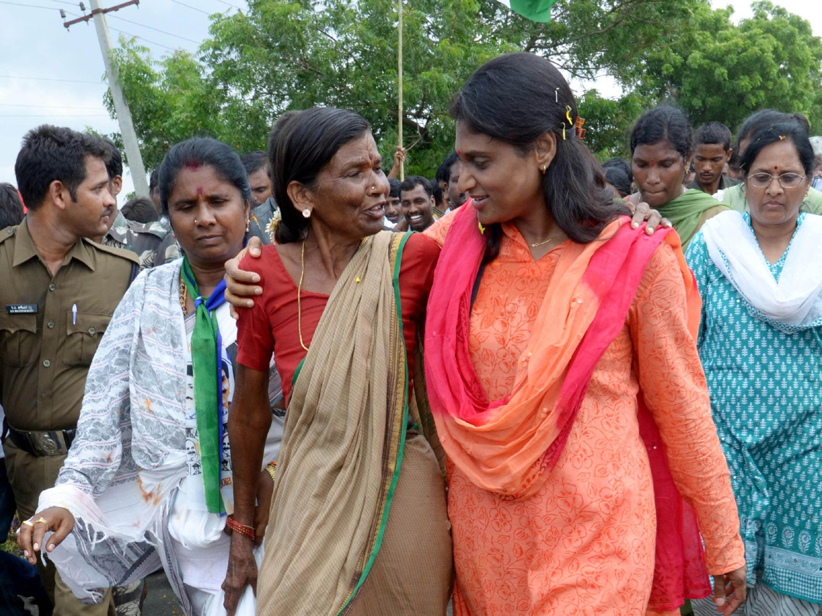YS Sharmila Maro Praja Prasthanam Padayatra seven years completed Photo Gallery - Sakshi42