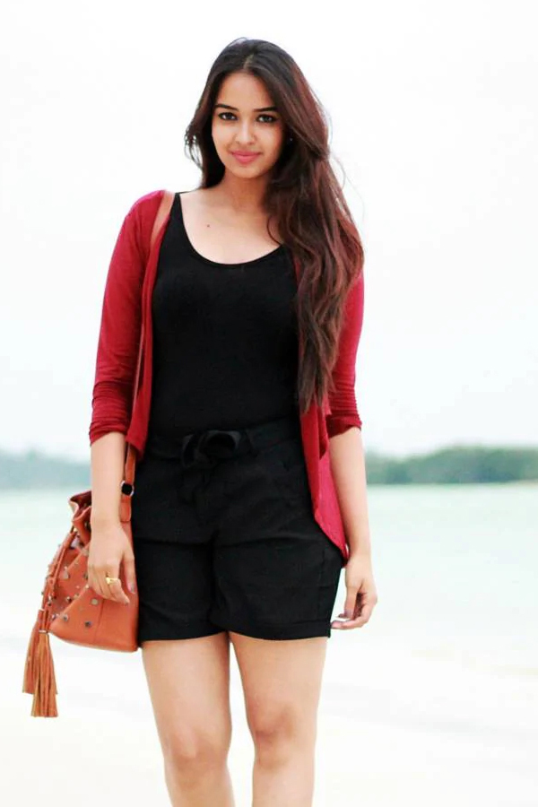 Actress Pujita Ponnada exclusive photos gallery - Sakshi11