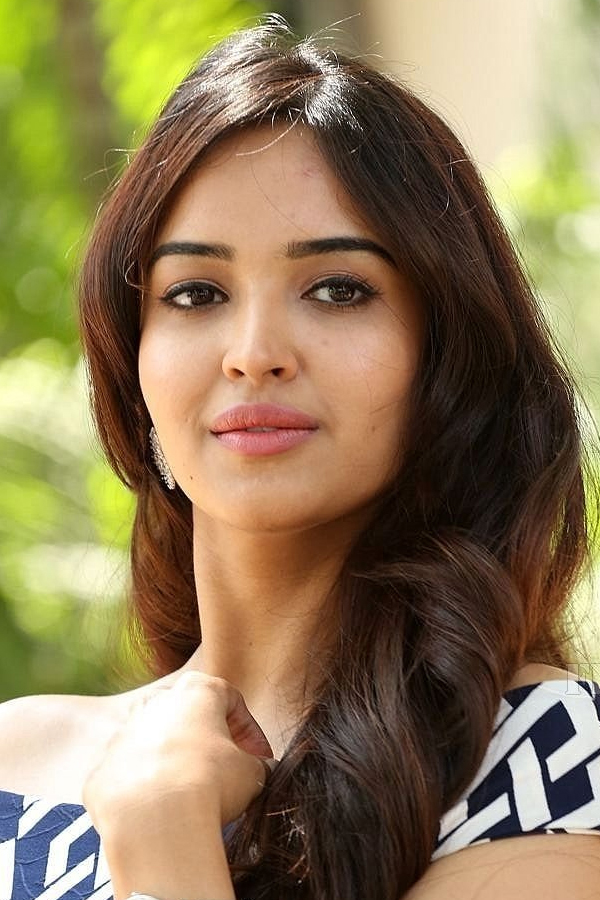 Actress Pujita Ponnada exclusive photos gallery - Sakshi15