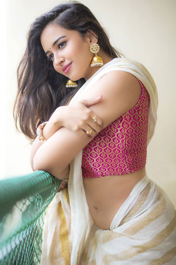 Actress Pujita Ponnada exclusive photos gallery - Sakshi18