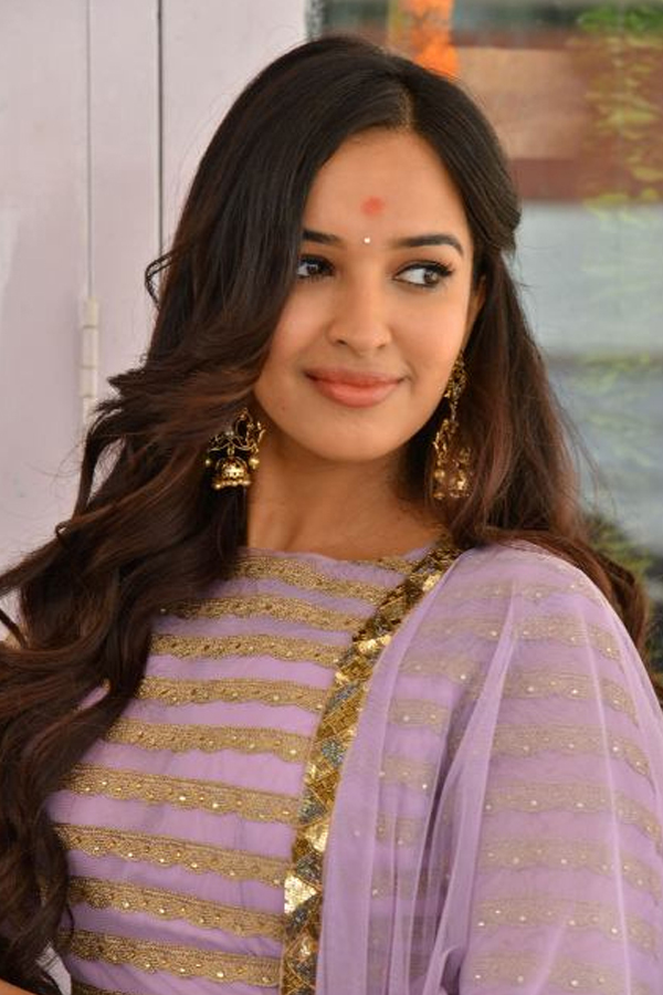 Actress Pujita Ponnada exclusive photos gallery - Sakshi19