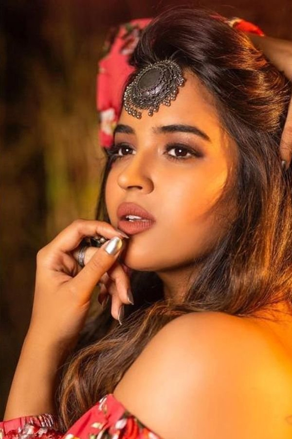 Actress Pujita Ponnada exclusive photos gallery - Sakshi35
